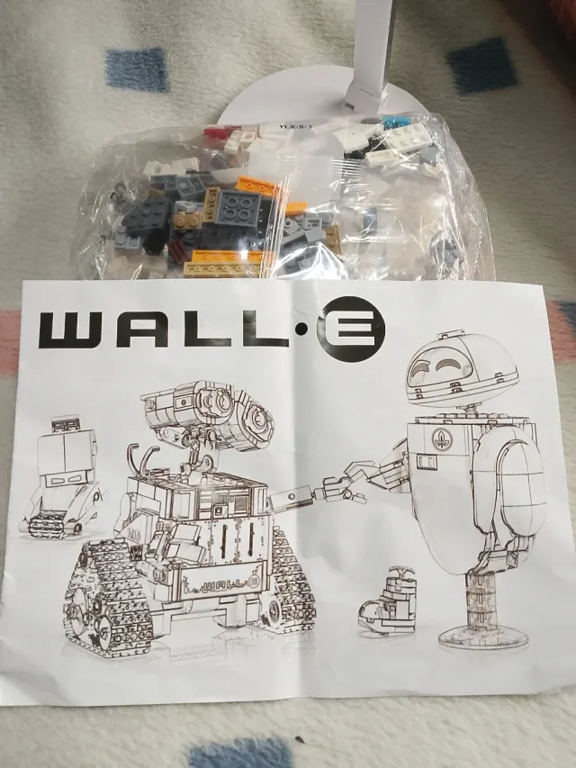 Wall-E y EVE