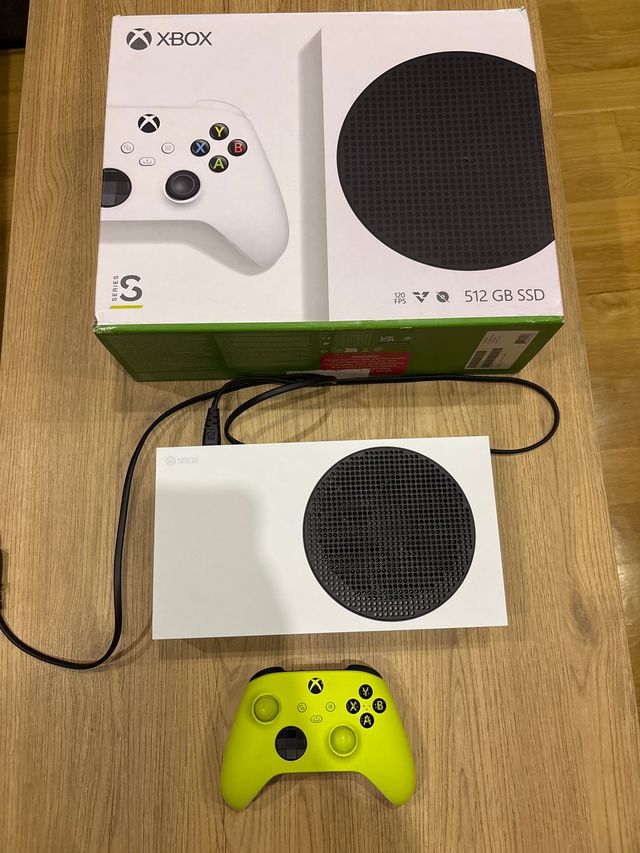 Xbox Series S Blanca + Mando Amarillo