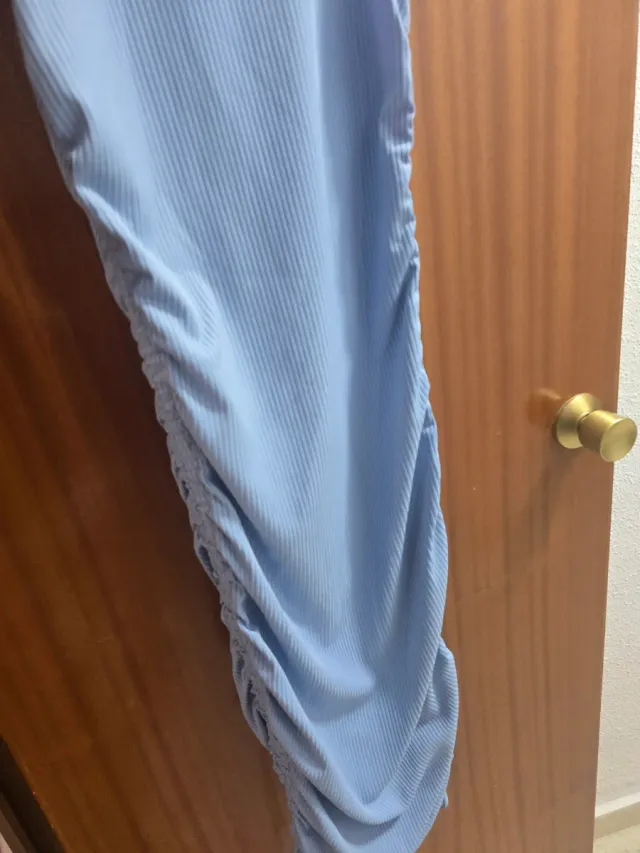 Vestido azul fruncido