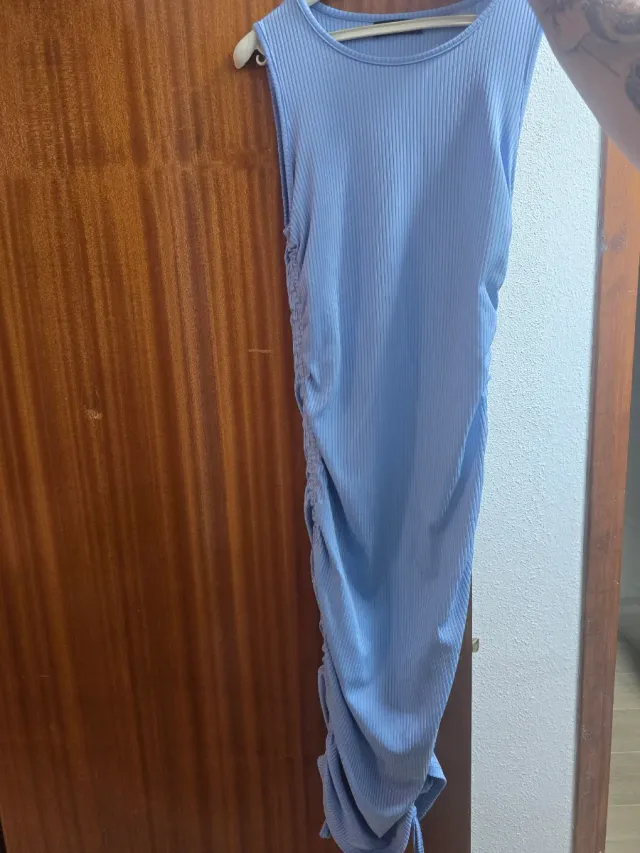 Vestido azul fruncido