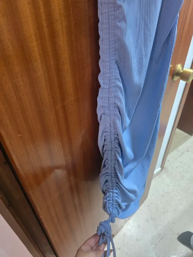 Vestido azul fruncido