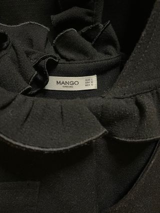 Vestido/peto corto negro con volantes. MANGO (M/L)