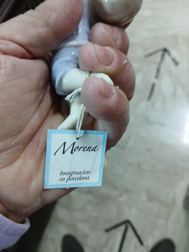 Statua Bambino Porcellana Morena