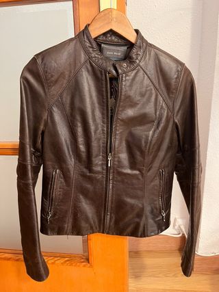 Cazadora de piel marrón mujer