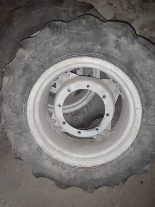 Ruedas New Holland TL100A