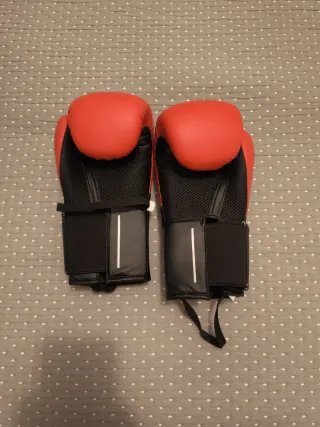 Guantes y vendas boxeo Outshock rojos 10oz