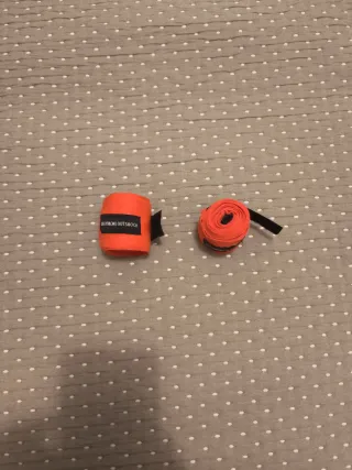 Guantes y vendas boxeo Outshock rojos 10oz