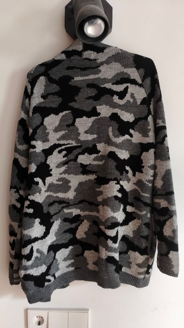 Chaqueta punto camuflaje gris