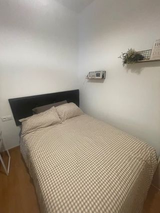 Cama doble con base y cabecero