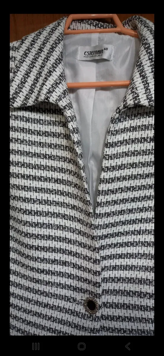 Chaqueta de rayas blancas y negras