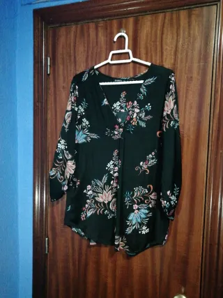 Blusa floral Stradivarius Talla L