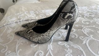Zapatos tacón Zara estampado serpiente T.37