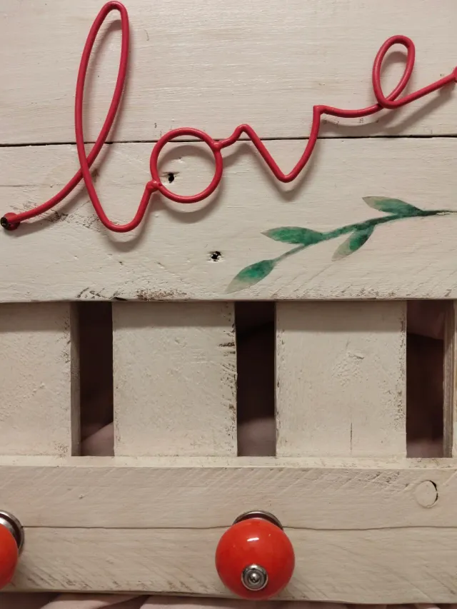 Colgador de pared Love con flor