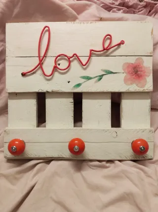 Colgador de pared Love con flor