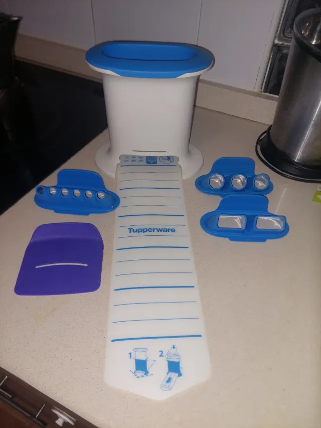 Croquetero Tupperware Azul y Blanco