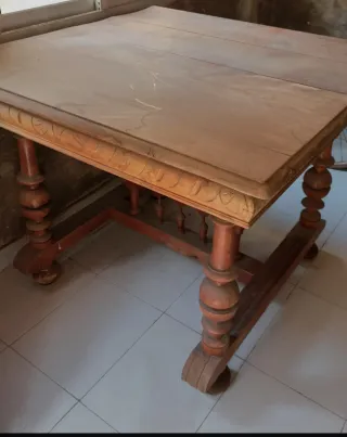 Mesa antigua madera maciza tallada