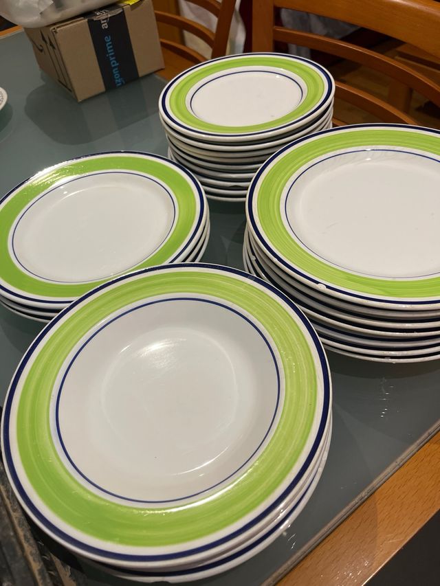 Juego de platos de porcelana