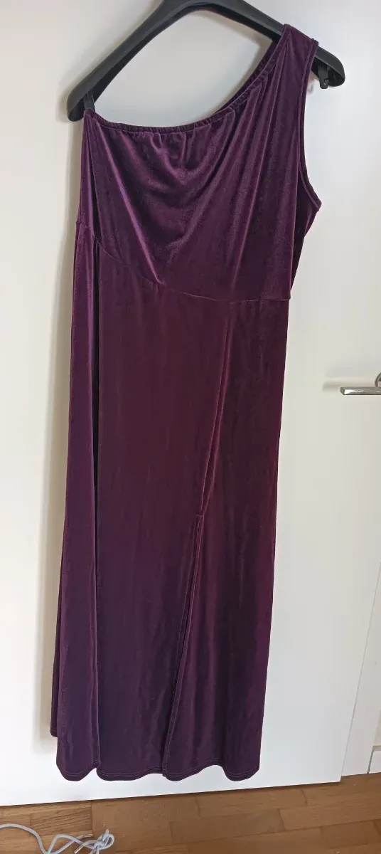 Vestido largo morado de terciopelo