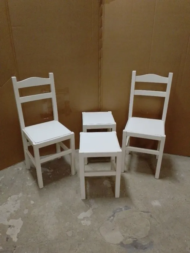 Juego de 2 sillas y 2 taburetes