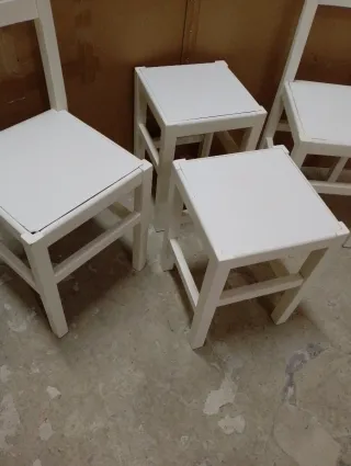 Juego de 2 sillas y 2 taburetes