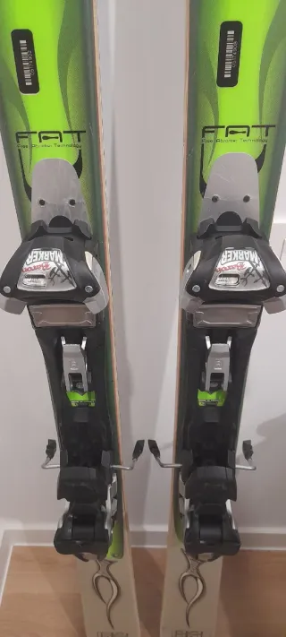 Esquís Rossignol con fijaciones Marker Baron 13