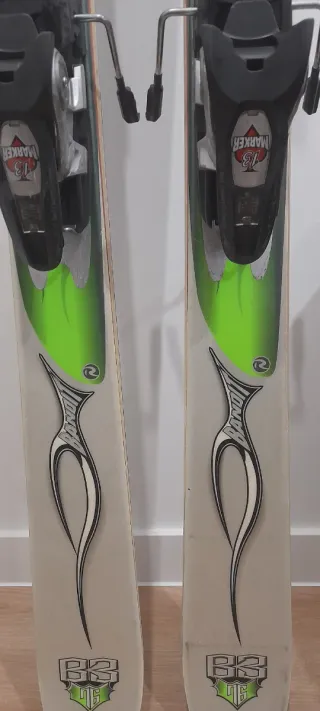 Esquís Rossignol con fijaciones Marker Baron 13