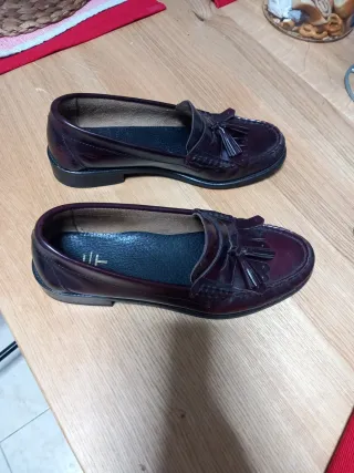 Mocasines de mujer color vino morado con flecos
