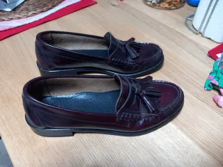Mocasines de mujer color vino morado con flecos