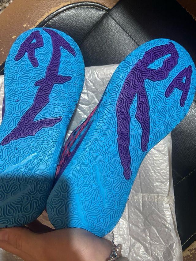 Zapatillas Baloncesto Lilas y Azules