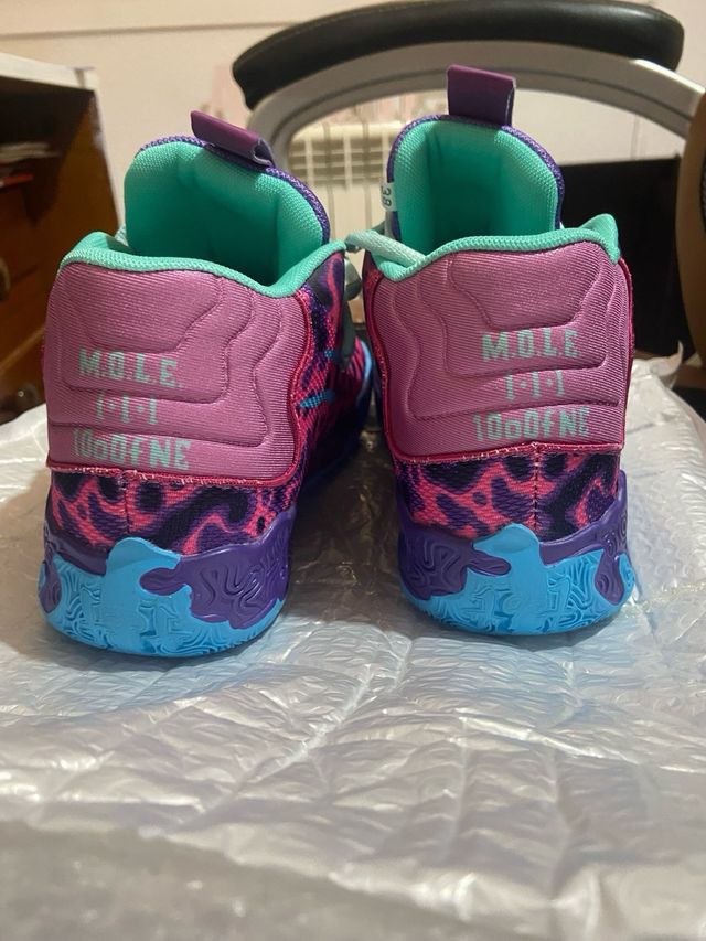 Zapatillas Baloncesto Lilas y Azules