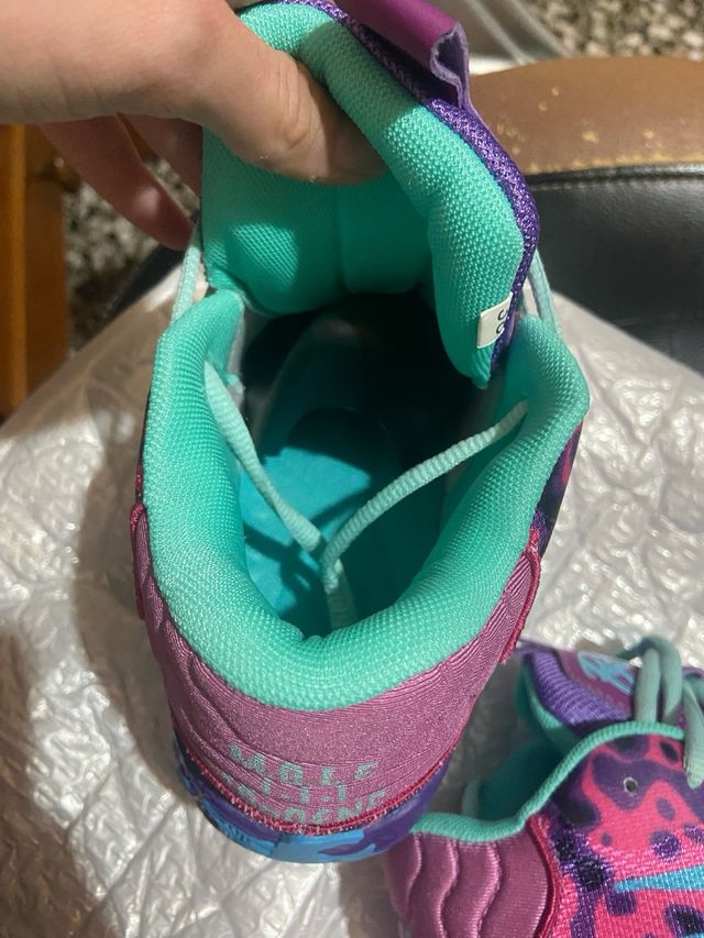 Zapatillas Baloncesto Lilas y Azules