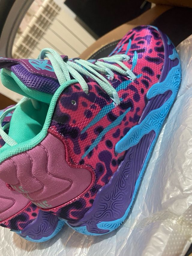 Zapatillas Baloncesto Lilas y Azules