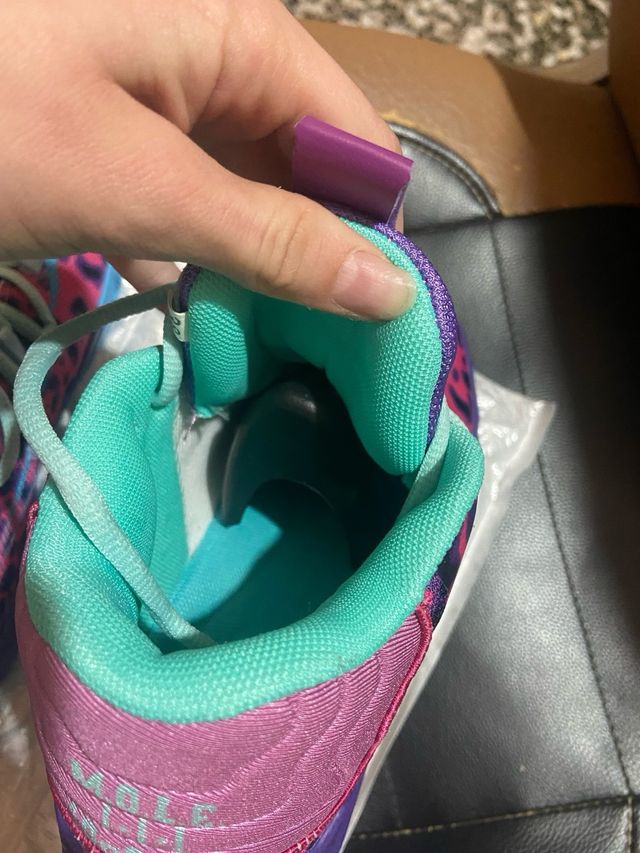 Zapatillas Baloncesto Lilas y Azules