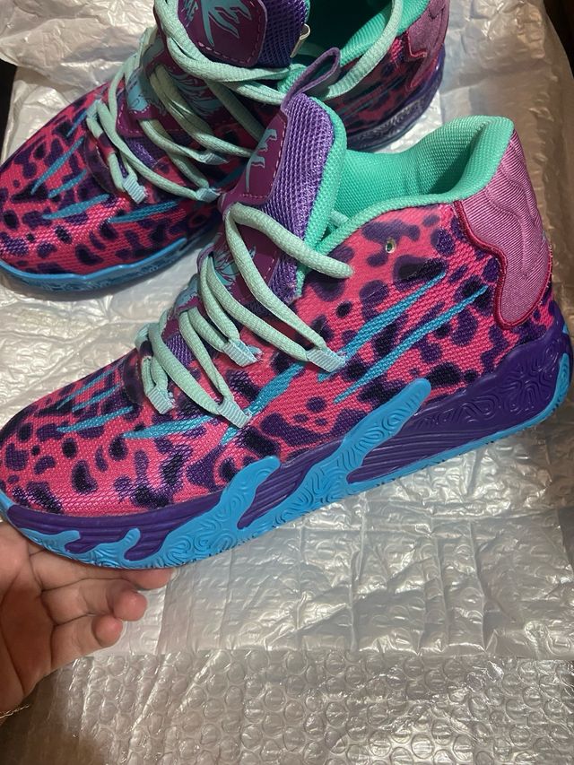 Zapatillas Baloncesto Lilas y Azules