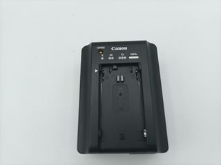 Cargador Canon CG-940 + Cable