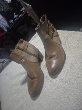 Botas marrones con hebillas