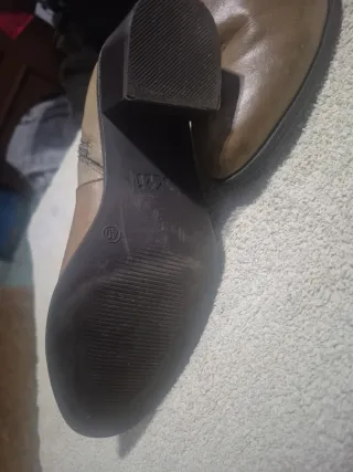 Botas marrones con hebillas