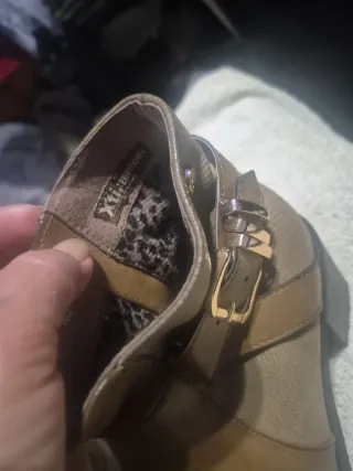 Botas marrones con hebillas