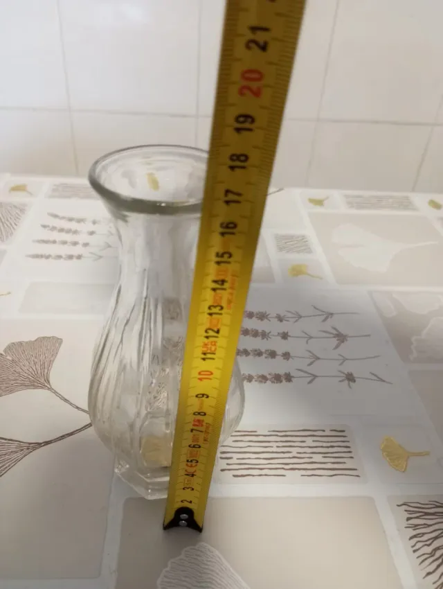 Piccolo vaso in vetro trasparente