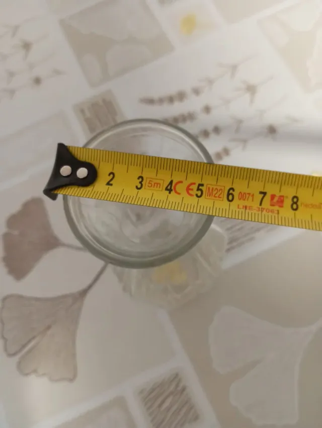 Piccolo vaso in vetro trasparente