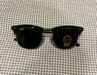 Gafas de Sol Ray-Ban Clubmaster Negras Dorado 3016