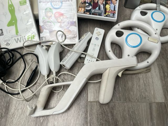 Lote Consola Wii + Accesorios + Juegos
