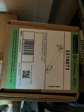 Caldera Ariston 3301322 NUEVA y chimenea