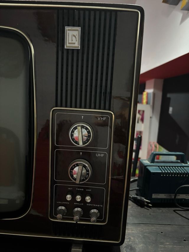 Televisor Lauren De Luxe Retro + Transformador