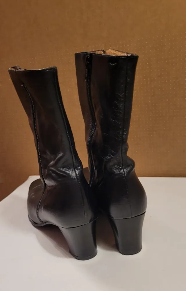 Botas negras media caña tacón