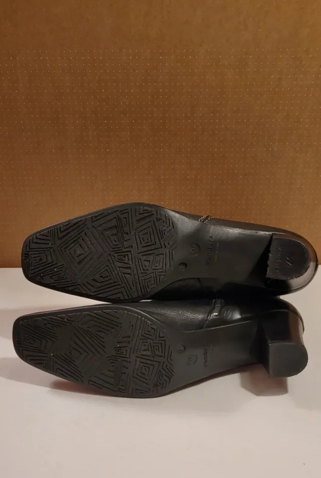 Botas negras media caña tacón