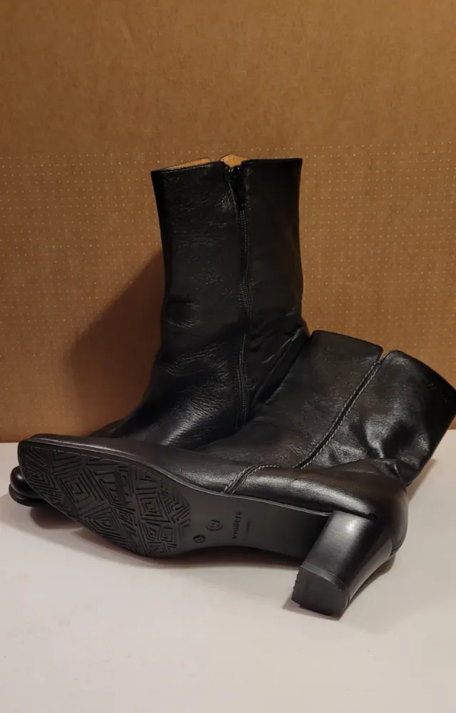 Botas negras media caña tacón