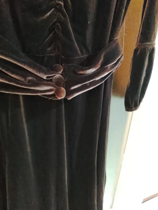 Vestido de terciopelo marrón