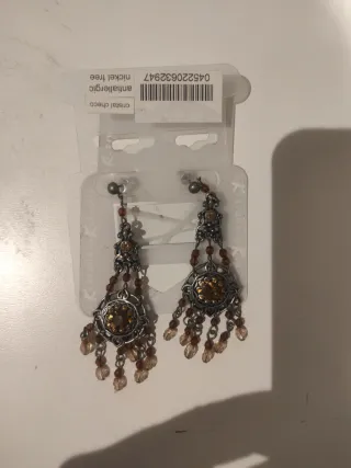 Pendientes largos dorados y marrones