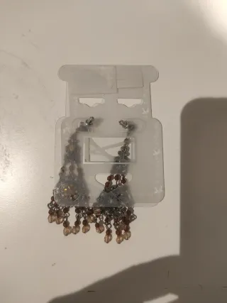 Pendientes largos dorados y marrones